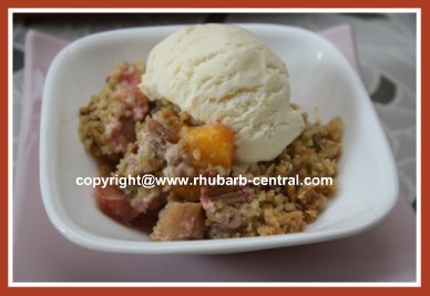 Rhubarb Peach Fruit Crumble 