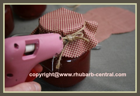 How to Make Bonnet Covers for Jars with Material How to Make Bonnet Covers for Jars with Material