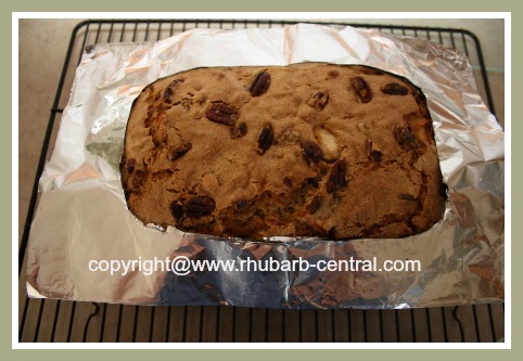 Protecting the edges of the bread from becoming too dark in the oven