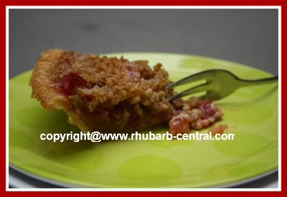 How to Make A Rhubarb Crumble Pie